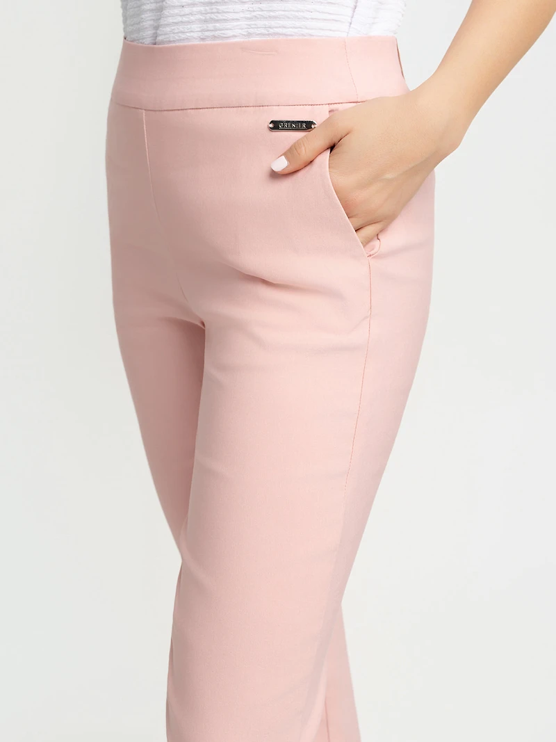 Narrow semi-fitted pull-on dress capri