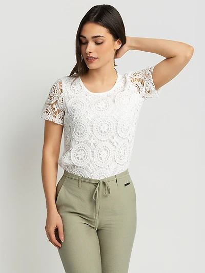 Short-sleeve semi-fitted t-shirt