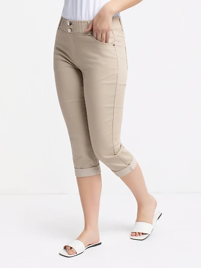 Straight semi-fitted pull-on denim capri