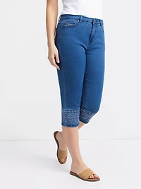 Capri en denim droit semi-ajusté