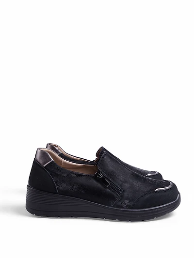 Low heel shoes
