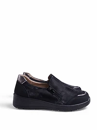 Low heel shoes