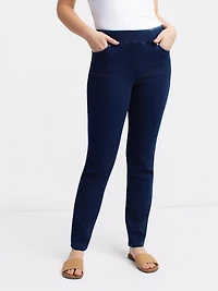 Straight semi-fitted pull-on jeans