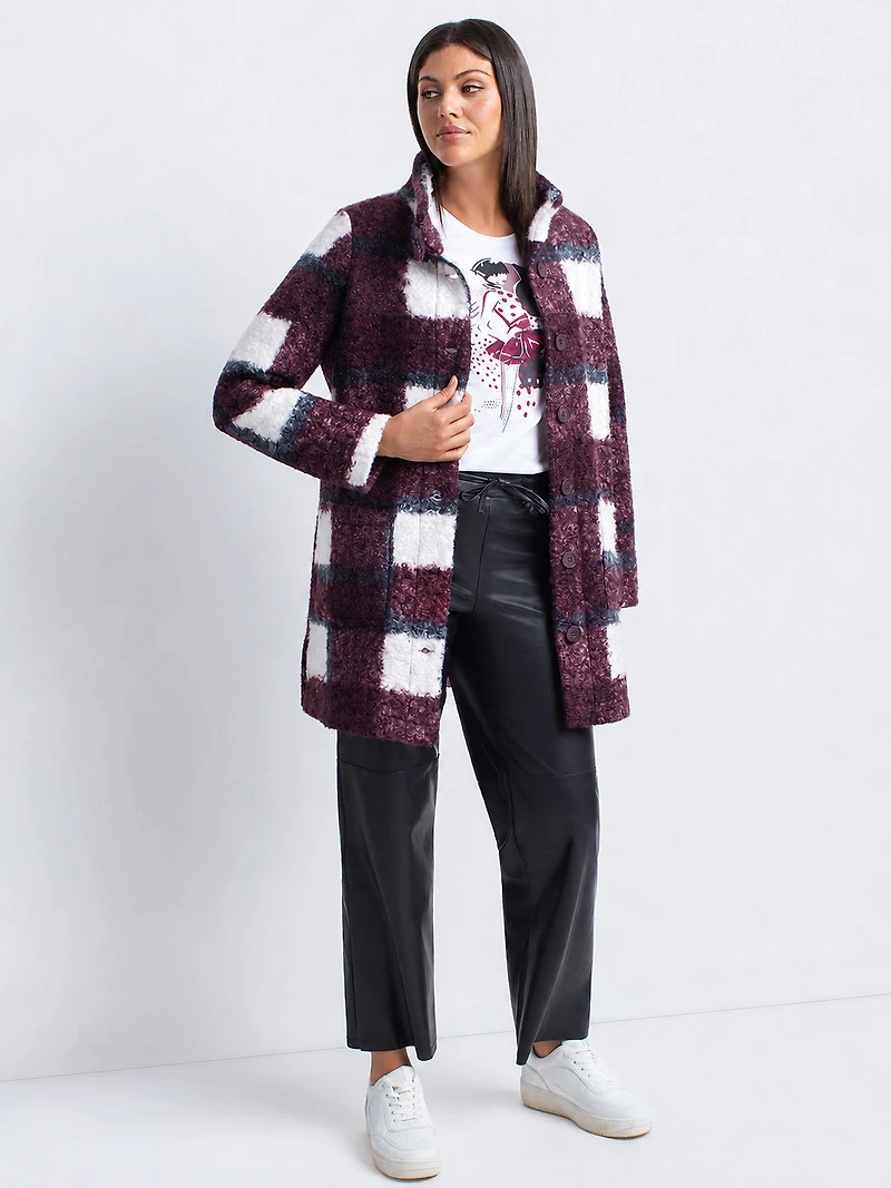 Semi-fitted 3/4 sleeve shirt