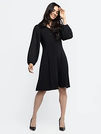 Robe courte à manches bouffantes