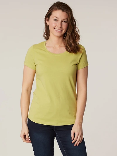 Short-sleeve semi-fitted t-shirt