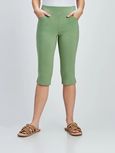 Straight semi-fitted pull-on capri