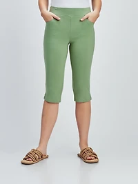 Straight semi-fitted pull-on capri