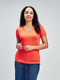 Short-sleeve semi-fitted t-shirt