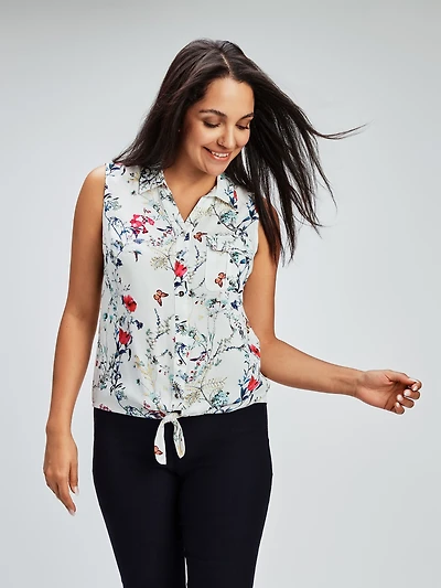 Sleeveless semi-fitted blouse with buttons