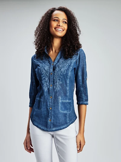 3/4-sleeve semi-fitted blouse with buttons