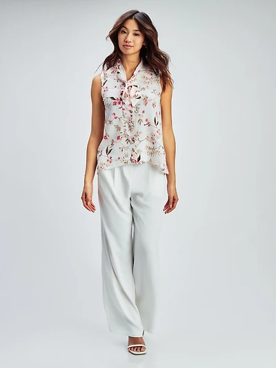 Sleeveless semi-fitted blouse with buttons