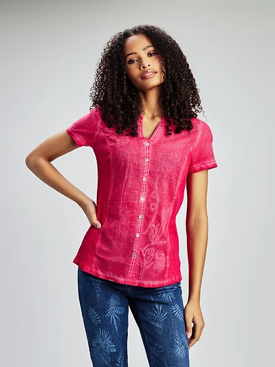 Short-sleeve semi-fitted blouse with buttons