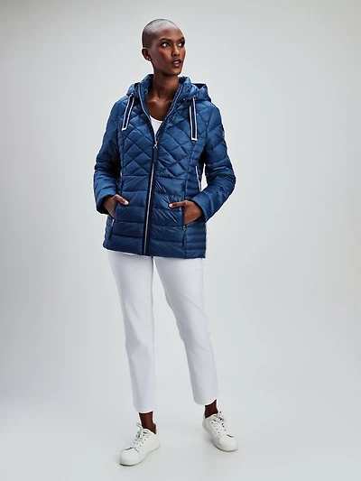 Short semi-fitted coat