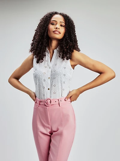 Sleeveless semi-fitted blouse with buttons