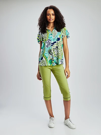 Short-sleeve semi-fitted blouse with buttons