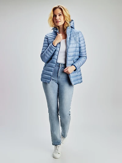 Short semi-fitted coat