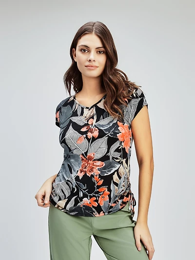Short-sleeve semi-fitted t-shirt