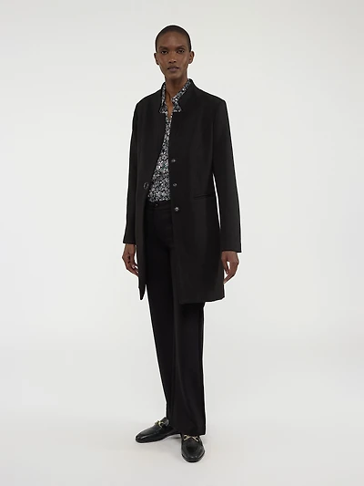 3/4-sleeve semi-fitted blazer