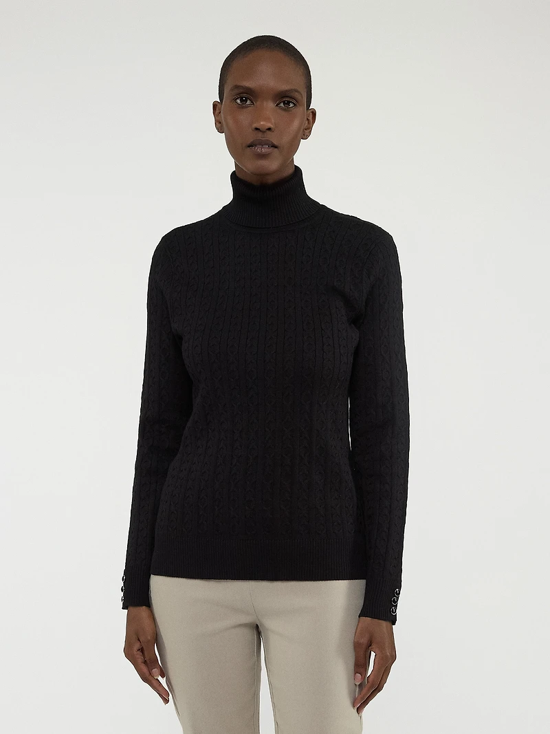 Long-sleeve semi-fitted pullover sweater