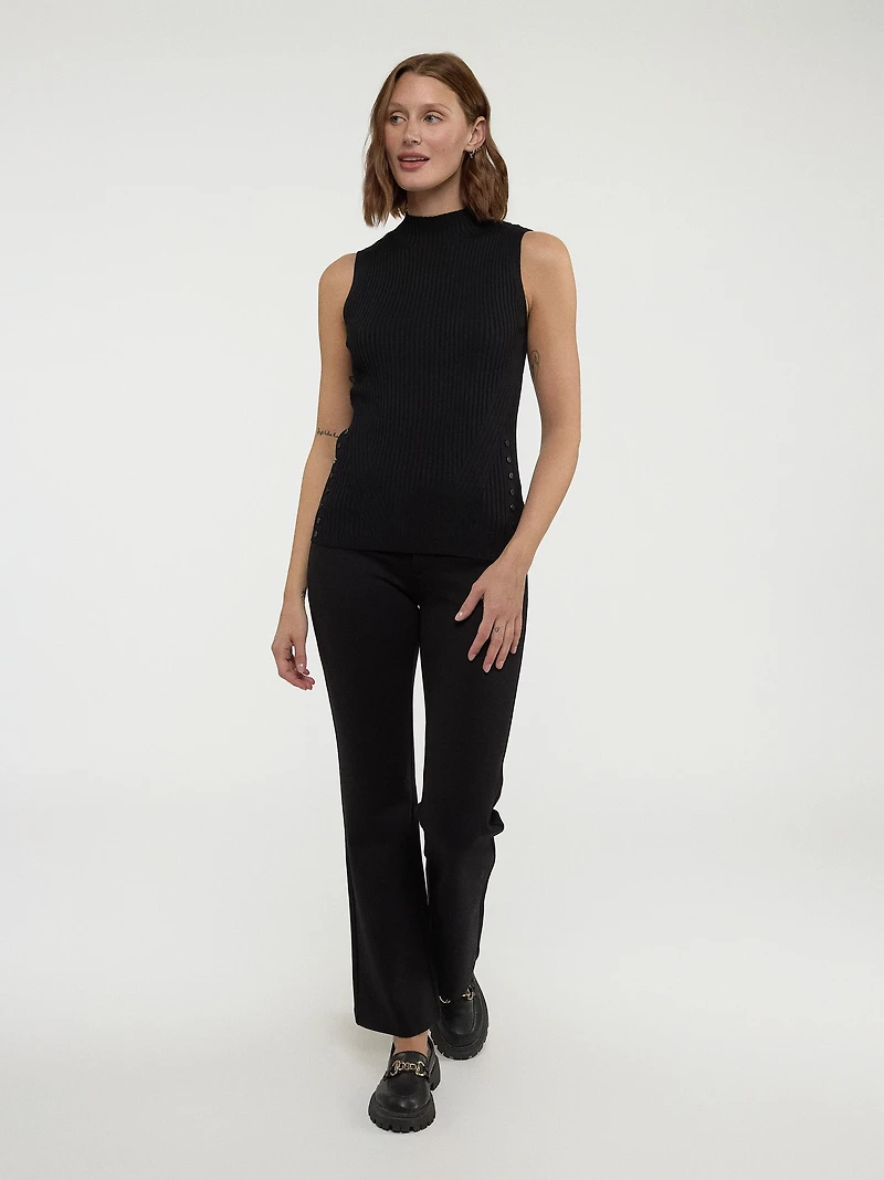 Sleeveless semi-fitted pullover sweater