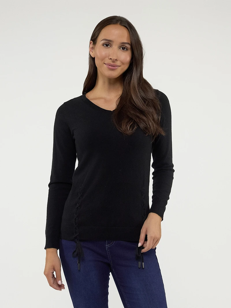 Long-sleeve semi-fitted pullover sweater
