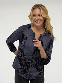 3/4-sleeve semi-fitted blouse with buttons