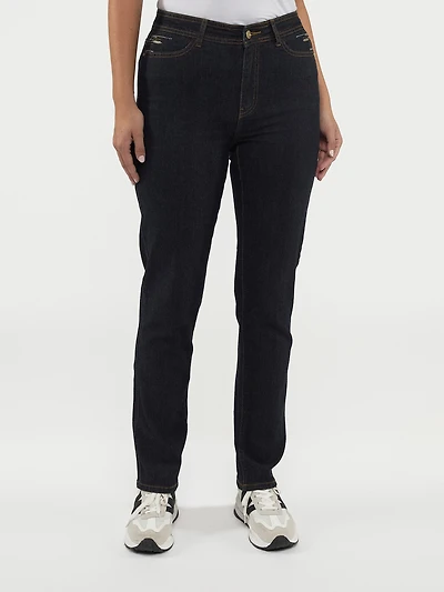 Straight semi-fitted jean
