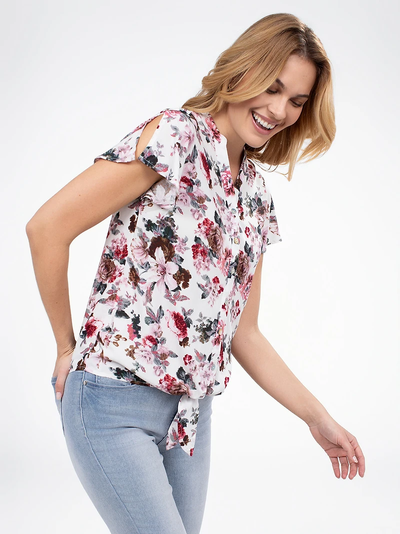 Short-sleeve semi-fitted blouse with buttons