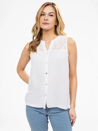 Sleeveless semi-fitted blouse with buttons