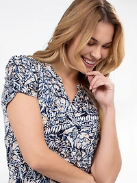 Short-sleeve semi-fitted blouse with buttons