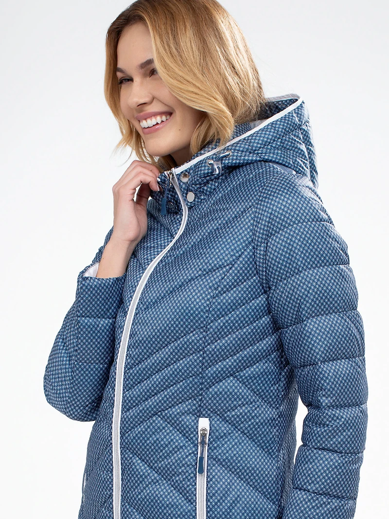 Short semi-fitted coat