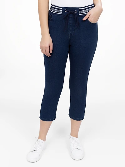 Pull-on semi-fitted denim capri