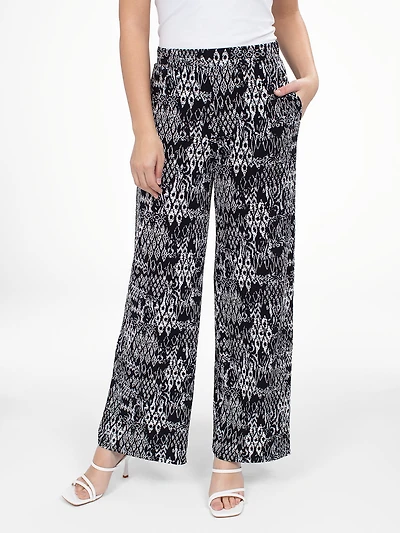 Flared casual pull-on pant