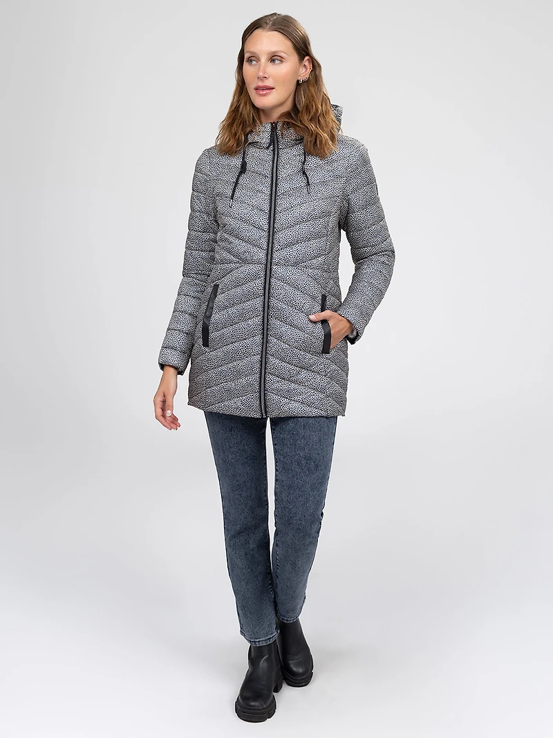 Short semi-fitted coat