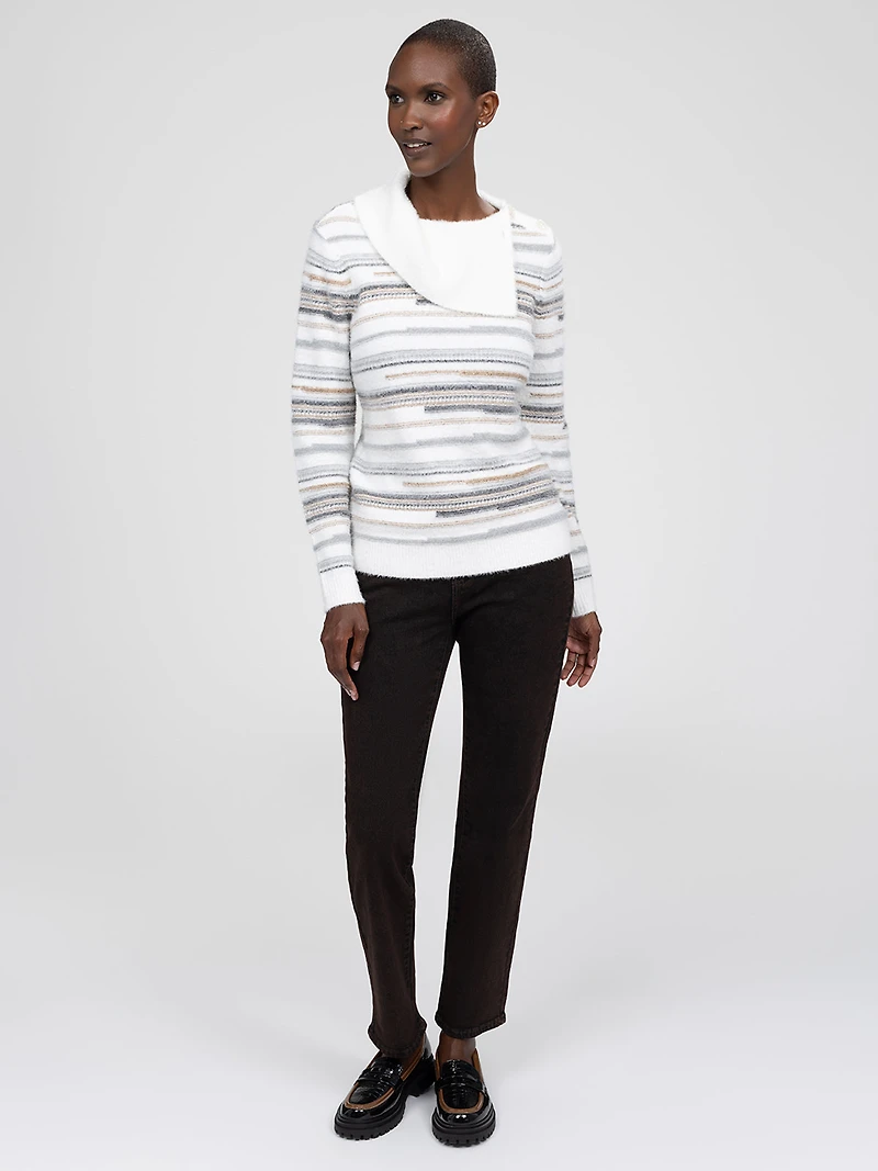 Long-sleeve semi-fitted pullover sweater