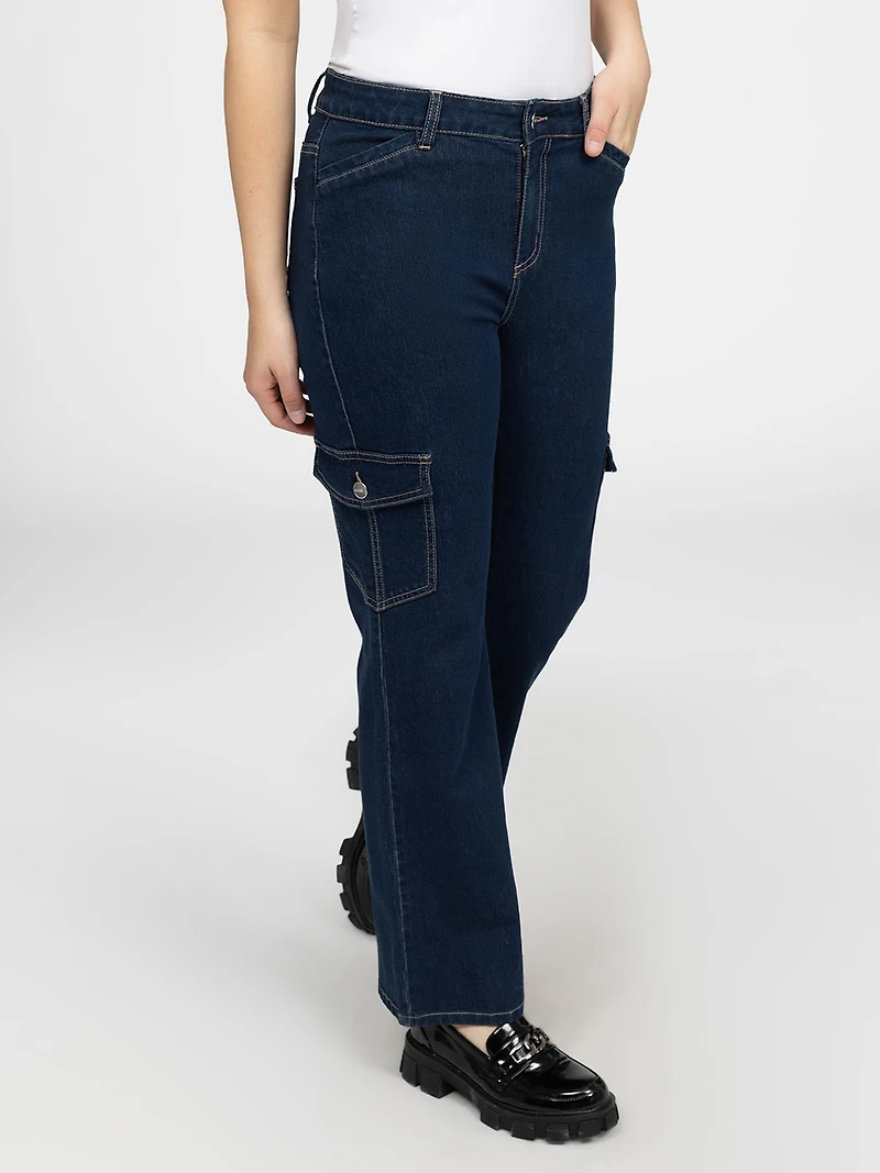 Straight semi-fitted jean