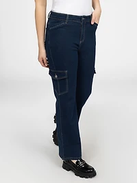 Straight semi-fitted jean