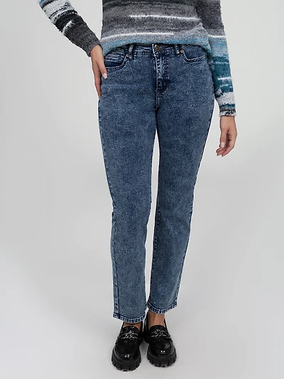 Straight semi-fitted jean