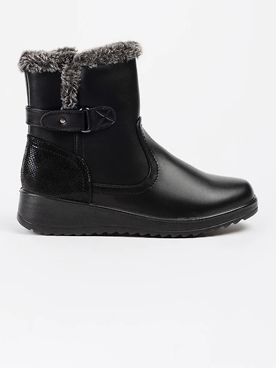 Winter boots with wedge heels