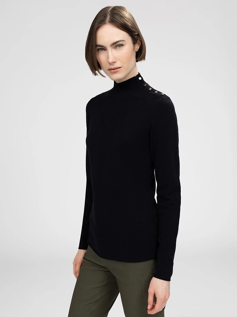 Long-sleeve semi-fitted pullover sweater
