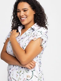 Short-sleeve blouse with buttons