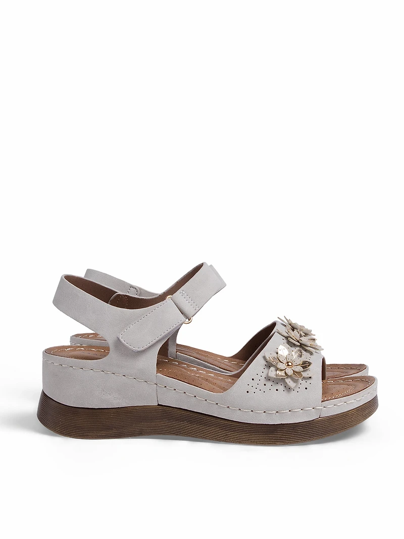 Sandales à talons compensés