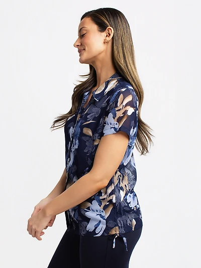 Short-sleeve blouse with buttons