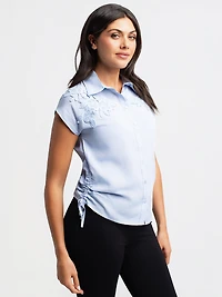 Short-sleeve blouse with buttons