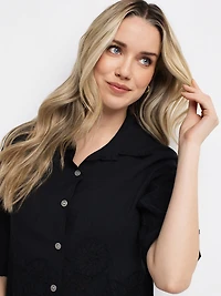 Short-sleeve blouse with buttons