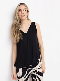 Semi-fitted tank top