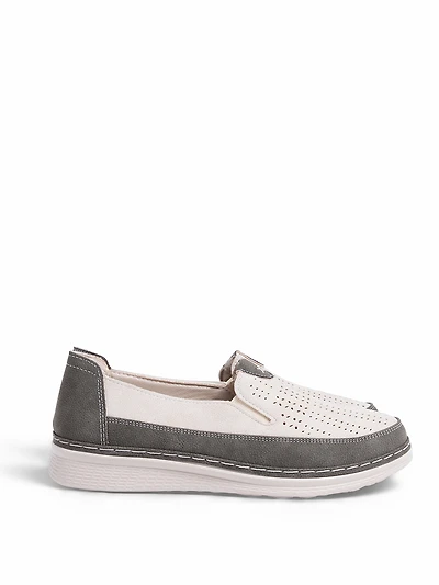 Flat shoes