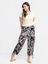 Pull-on straight-leg capri pants