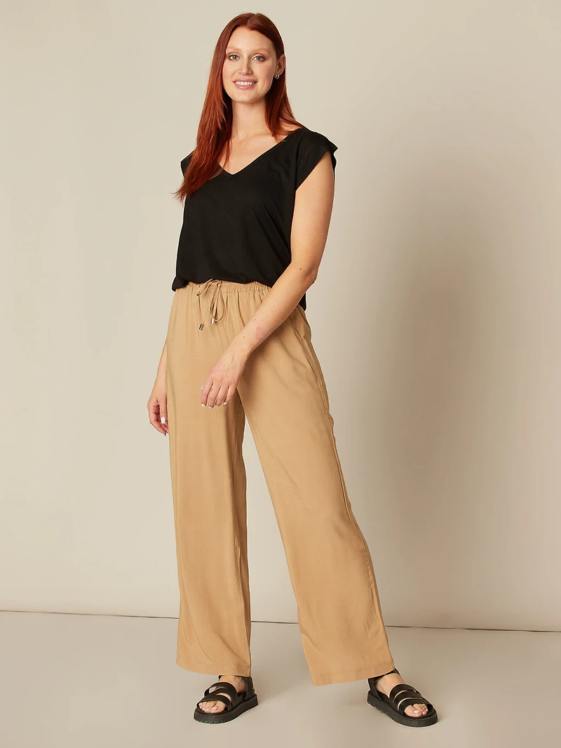 Semi-fitted fluid t-shirt